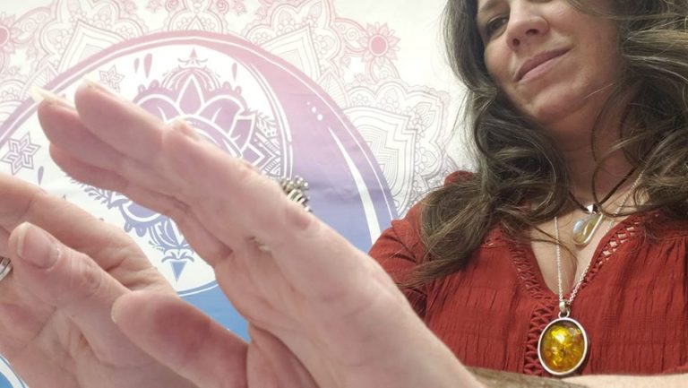 Reiki Session image of practitioner giving reiki